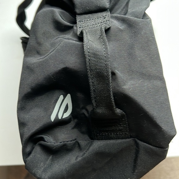 Eddie Bauer Black crossbody Workout Bag NWOT - Picture 8 of 15